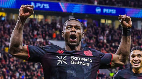 Simone Inzaghi celebrating with his Inter Milan players after beating Barcelona.